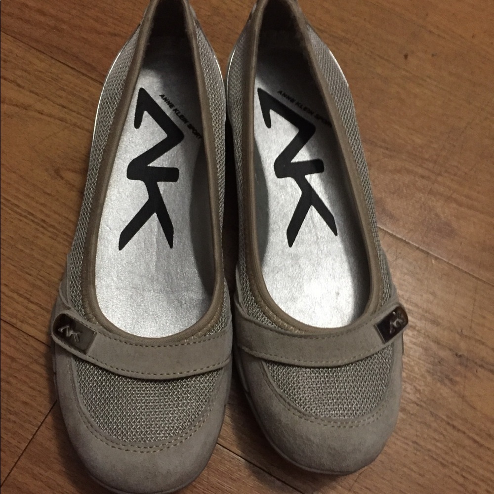 Sneakers shoes